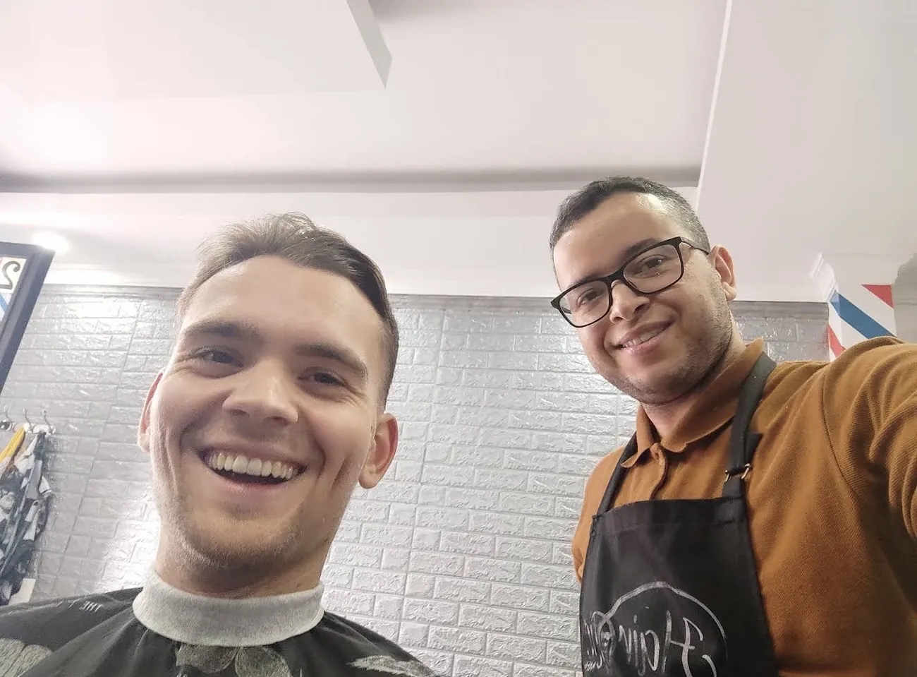 Clientes felices en Dream Barber Shop