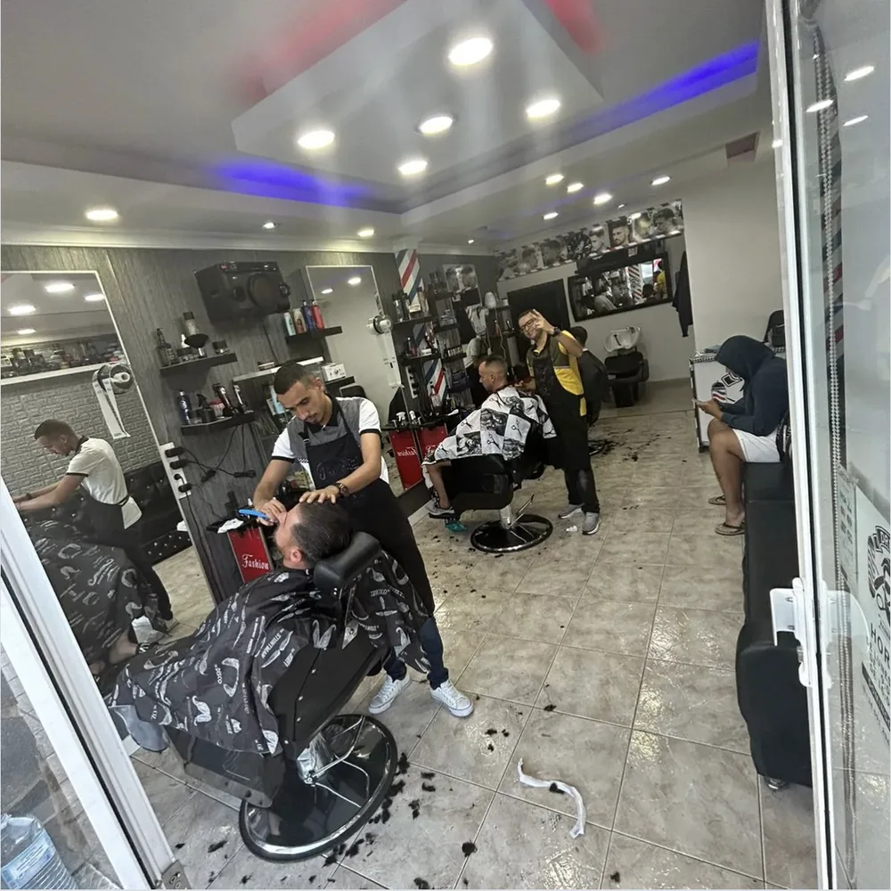 Dream Barber Shop en pleno trabajo